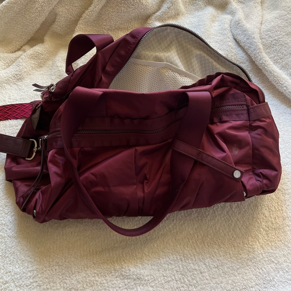 Lululemon Gym To Win Duffel - Picture 14 of 15